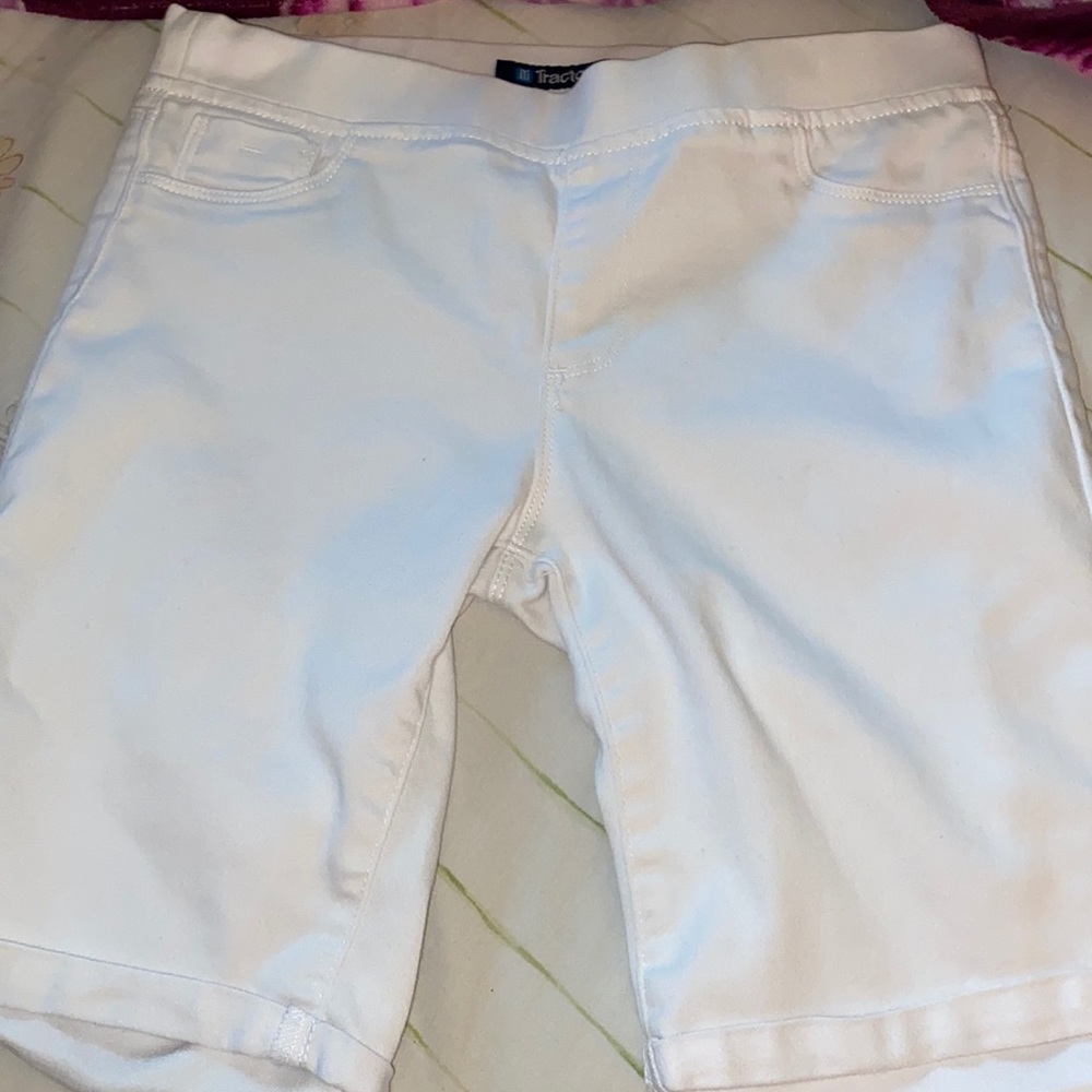 Shorts in white size is 16
